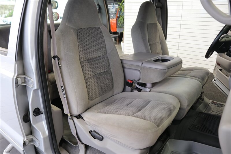 2001 Ford F-350 XLT  1-OWNER* 100% RUST FREE* NEW 2.5 " BILSTEIN LEVEL KIT* NEW 35 " TOYO'S 10-PLYS* FULL SERVICE W/ NEW FLUIDS-FILTERS-AC SERVICE-DOOR LOCKS* ALL ORIGINAL BOOKS-WINDOW STICKER-SERVICE RECORDS - Photo 17 - Portland, OR 97230