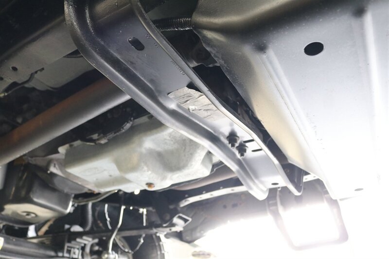 2001 Ford F-350 XLT  1-OWNER* 100% RUST FREE* NEW 2.5 " BILSTEIN LEVEL KIT* NEW 35 " TOYO'S 10-PLYS* FULL SERVICE W/ NEW FLUIDS-FILTERS-AC SERVICE-DOOR LOCKS* ALL ORIGINAL BOOKS-WINDOW STICKER-SERVICE RECORDS - Photo 24 - Portland, OR 97230