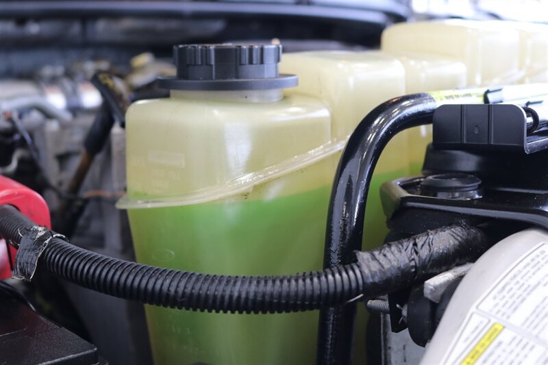 2001 Ford F-350 XLT  1-OWNER* 100% RUST FREE* NEW 2.5 " BILSTEIN LEVEL KIT* NEW 35 " TOYO'S 10-PLYS* FULL SERVICE W/ NEW FLUIDS-FILTERS-AC SERVICE-DOOR LOCKS* ALL ORIGINAL BOOKS-WINDOW STICKER-SERVICE RECORDS - Photo 40 - Portland, OR 97230