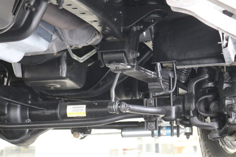 2001 Ford F-350 XLT  1-OWNER* 100% RUST FREE* NEW 2.5 " BILSTEIN LEVEL KIT* NEW 35 " TOYO'S 10-PLYS* FULL SERVICE W/ NEW FLUIDS-FILTERS-AC SERVICE-DOOR LOCKS* ALL ORIGINAL BOOKS-WINDOW STICKER-SERVICE RECORDS - Photo 23 - Portland, OR 97230