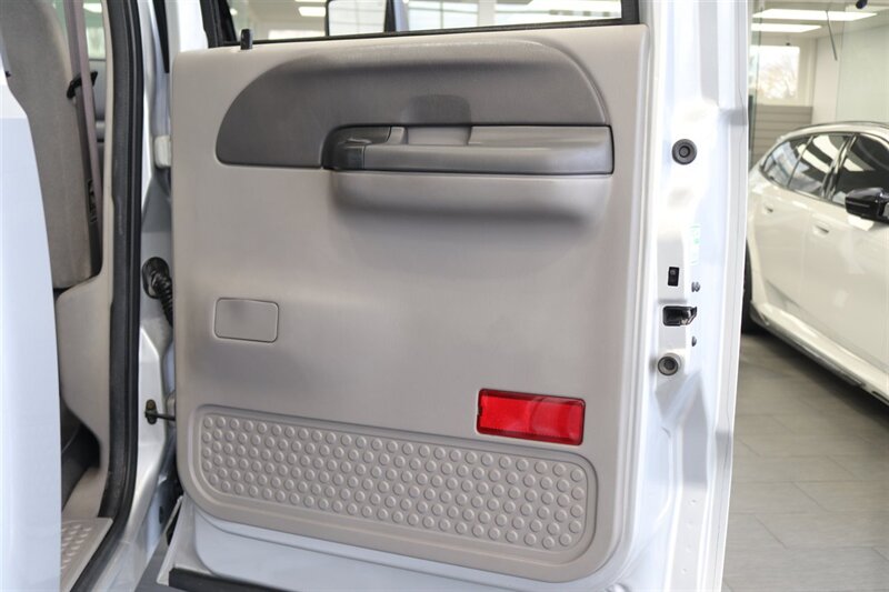 2001 Ford F-350 XLT  1-OWNER* 100% RUST FREE* NEW 2.5 " BILSTEIN LEVEL KIT* NEW 35 " TOYO'S 10-PLYS* FULL SERVICE W/ NEW FLUIDS-FILTERS-AC SERVICE-DOOR LOCKS* ALL ORIGINAL BOOKS-WINDOW STICKER-SERVICE RECORDS - Photo 63 - Portland, OR 97230