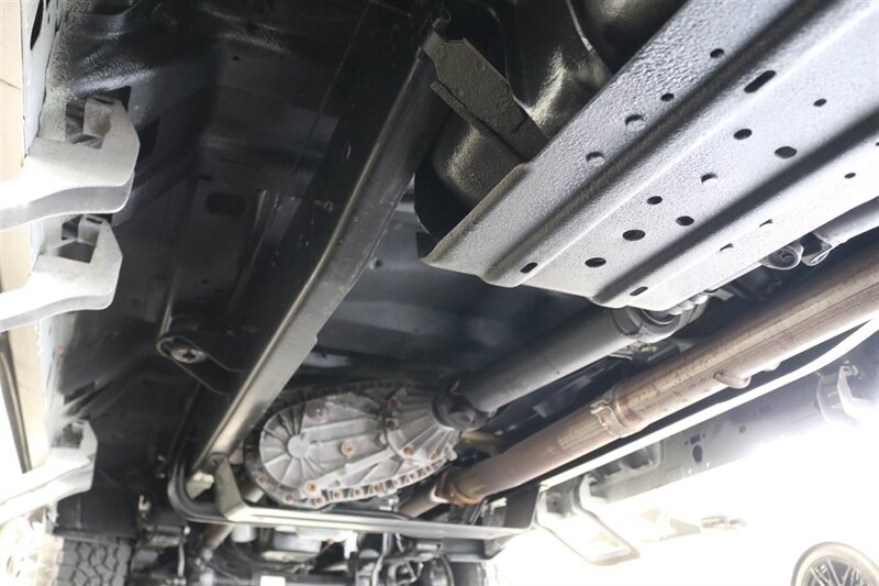 2001 Ford F-350 XLT  1-OWNER* 100% RUST FREE* NEW 2.5 " BILSTEIN LEVEL KIT* NEW 35 " TOYO'S 10-PLYS* FULL SERVICE W/ NEW FLUIDS-FILTERS-AC SERVICE-DOOR LOCKS* ALL ORIGINAL BOOKS-WINDOW STICKER-SERVICE RECORDS - Photo 32 - Portland, OR 97230