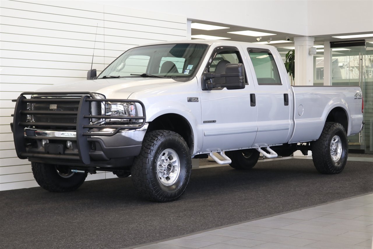 2001 Ford F-350 XLT  1-OWNER* 100% RUST FREE* NEW 2.5 " BILSTEIN LEVEL KIT* NEW 35 " TOYO'S 10-PLYS* FULL SERVICE W/ NEW FLUIDS-FILTERS-AC SERVICE-DOOR LOCKS* ALL ORIGINAL BOOKS-WINDOW STICKER-SERVICE RECORDS - Photo 1 - Portland, OR 97230