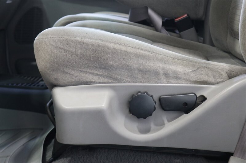 2001 Ford F-350 XLT  1-OWNER* 100% RUST FREE* NEW 2.5 " BILSTEIN LEVEL KIT* NEW 35 " TOYO'S 10-PLYS* FULL SERVICE W/ NEW FLUIDS-FILTERS-AC SERVICE-DOOR LOCKS* ALL ORIGINAL BOOKS-WINDOW STICKER-SERVICE RECORDS - Photo 64 - Portland, OR 97230