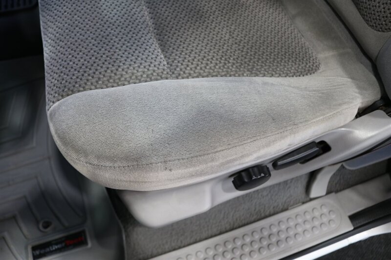 2001 Ford F-350 XLT  1-OWNER* 100% RUST FREE* NEW 2.5 " BILSTEIN LEVEL KIT* NEW 35 " TOYO'S 10-PLYS* FULL SERVICE W/ NEW FLUIDS-FILTERS-AC SERVICE-DOOR LOCKS* ALL ORIGINAL BOOKS-WINDOW STICKER-SERVICE RECORDS - Photo 66 - Portland, OR 97230