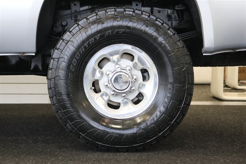 2001 Ford F-350 XLT  1-OWNER* 100% RUST FREE* NEW 2.5 " BILSTEIN LEVEL KIT* NEW 35 " TOYO'S 10-PLYS* FULL SERVICE W/ NEW FLUIDS-FILTERS-AC SERVICE-DOOR LOCKS* ALL ORIGINAL BOOKS-WINDOW STICKER-SERVICE RECORDS - Photo 56 - Portland, OR 97230