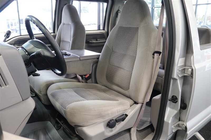 2001 Ford F-350 XLT  1-OWNER* 100% RUST FREE* NEW 2.5 " BILSTEIN LEVEL KIT* NEW 35 " TOYO'S 10-PLYS* FULL SERVICE W/ NEW FLUIDS-FILTERS-AC SERVICE-DOOR LOCKS* ALL ORIGINAL BOOKS-WINDOW STICKER-SERVICE RECORDS - Photo 16 - Portland, OR 97230