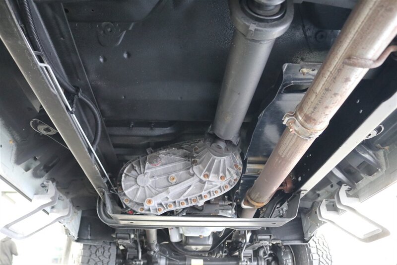 2001 Ford F-350 XLT  1-OWNER* 100% RUST FREE* NEW 2.5 " BILSTEIN LEVEL KIT* NEW 35 " TOYO'S 10-PLYS* FULL SERVICE W/ NEW FLUIDS-FILTERS-AC SERVICE-DOOR LOCKS* ALL ORIGINAL BOOKS-WINDOW STICKER-SERVICE RECORDS - Photo 33 - Portland, OR 97230