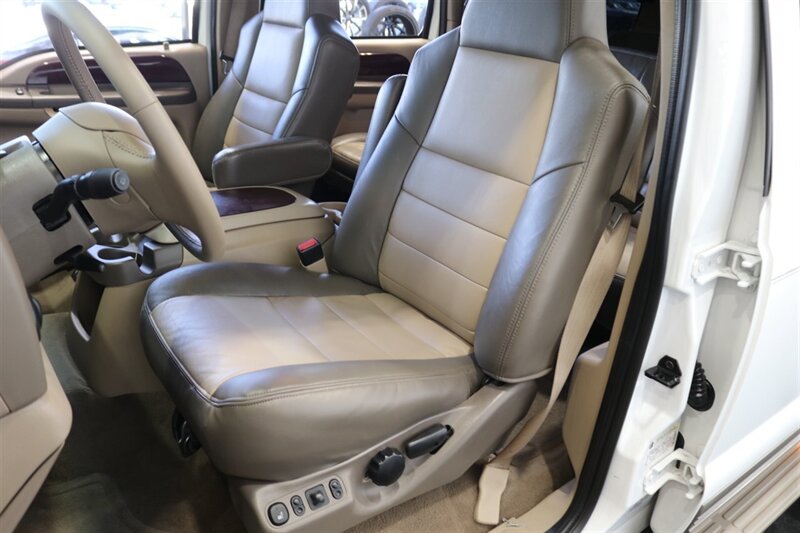 2004 Ford Excursion Eddie Bauer 1-OWNER* 100% RUST FREE* NEW 3 " FABTEC LEVEL LIFT W/ BILSTEIN 5100 SERIES SHOCKS* NEW 35 " BFG KO3* NEW 16 " PRO COMP WHEELS* UPDATED NEW SIDE MIRRORS* 05 FRONT GRILL PAINT MATCHED - Photo 14 - Portland, OR 97230