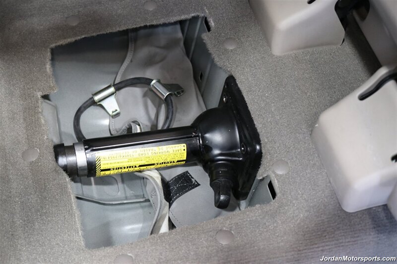 2006 Toyota Sequoia Limited  1-owner* EVERY SERVICE DONE @TOYOTA DEALER INCL TIMING BELT* 100% RUST FREE* NEW BILSTEIN LEVEL LIFT* NEW 17 "TRD PRO WHEELS W/NEW 33 "FALKEN A/T 4W TIRES* DVD - NAVIGATION-BOOKS & KEYS & WINDOW STICKER - Photo 92 - Portland, OR 97230