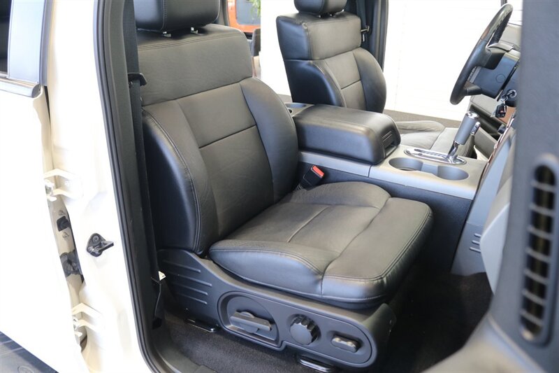 2007 Ford F-150 Lariat  ONLY 81K MLS* 0-ACCIDENTS* MOON ROOF* NEW 20 "WHEELS W/ A/T TIRES* NEW BRAKES-ROTORS-CALIPERS-BRAKE FLUID-COOLANT-FILTERS* PERFECT INTERIOR & EXTERIOR* NO RUST* ALL BOOKS-KEYS-WINDOW STICKER - Photo 17 - Portland, OR 97230