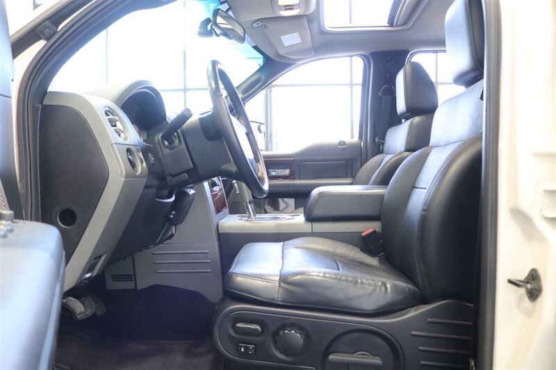 2007 Ford F-150 Lariat  ONLY 81K MLS* 0-ACCIDENTS* MOON ROOF* NEW 20 "WHEELS W/ A/T TIRES* NEW BRAKES-ROTORS-CALIPERS-BRAKE FLUID-COOLANT-FILTERS* PERFECT INTERIOR & EXTERIOR* NO RUST* ALL BOOKS-KEYS-WINDOW STICKER - Photo 72 - Portland, OR 97230