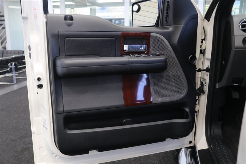 2007 Ford F-150 Lariat  ONLY 81K MLS* 0-ACCIDENTS* MOON ROOF* NEW 20 "WHEELS W/ A/T TIRES* NEW BRAKES-ROTORS-CALIPERS-BRAKE FLUID-COOLANT-FILTERS* PERFECT INTERIOR & EXTERIOR* NO RUST* ALL BOOKS-KEYS-WINDOW STICKER - Photo 60 - Portland, OR 97230