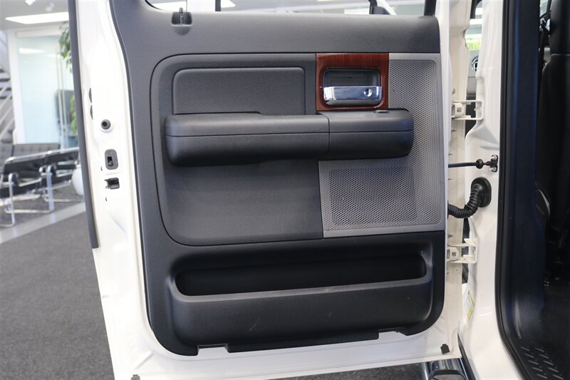 2007 Ford F-150 Lariat  ONLY 81K MLS* 0-ACCIDENTS* MOON ROOF* NEW 20 "WHEELS W/ A/T TIRES* NEW BRAKES-ROTORS-CALIPERS-BRAKE FLUID-COOLANT-FILTERS* PERFECT INTERIOR & EXTERIOR* NO RUST* ALL BOOKS-KEYS-WINDOW STICKER - Photo 62 - Portland, OR 97230