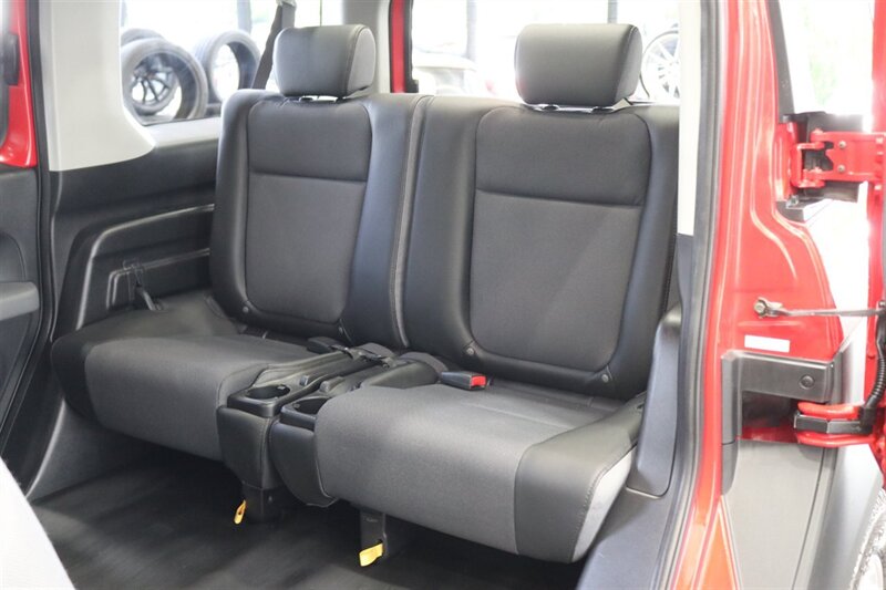 2005 Honda Element EX  1-OWNER* 100% RUST FREE* 4WD* 5-SPEED MANUAL* ALL SERVICE @HONDA DEALER* 0-ACCIDENTS* NON-SMOKER* NO PETS* FRESH SERVICE W/ NEW FLUIDS -BELTS-FLUIDS-AC CHARGE* BOOKS & 2-KEYS - Photo 18 - Portland, OR 97230