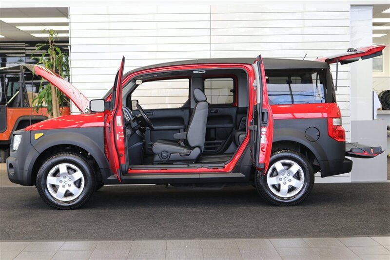 2005 Honda Element EX  1-OWNER* 100% RUST FREE* 4WD* 5-SPEED MANUAL* ALL SERVICE @HONDA DEALER* 0-ACCIDENTS* NON-SMOKER* NO PETS* FRESH SERVICE W/ NEW FLUIDS -BELTS-FLUIDS-AC CHARGE* BOOKS & 2-KEYS - Photo 10 - Portland, OR 97230