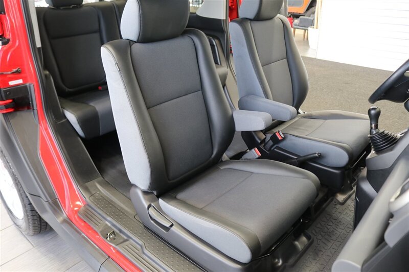 2005 Honda Element EX  1-OWNER* 100% RUST FREE* 4WD* 5-SPEED MANUAL* ALL SERVICE @HONDA DEALER* 0-ACCIDENTS* NON-SMOKER* NO PETS* FRESH SERVICE W/ NEW FLUIDS -BELTS-FLUIDS-AC CHARGE* BOOKS & 2-KEYS - Photo 17 - Portland, OR 97230