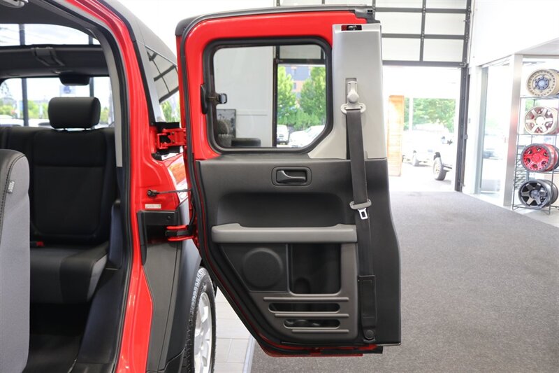 2005 Honda Element EX  1-OWNER* 100% RUST FREE* 4WD* 5-SPEED MANUAL* ALL SERVICE @HONDA DEALER* 0-ACCIDENTS* NON-SMOKER* NO PETS* FRESH SERVICE W/ NEW FLUIDS -BELTS-FLUIDS-AC CHARGE* BOOKS & 2-KEYS - Photo 85 - Portland, OR 97230