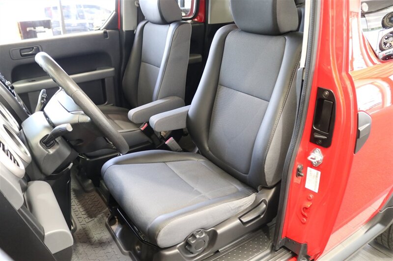 2005 Honda Element EX  1-OWNER* 100% RUST FREE* 4WD* 5-SPEED MANUAL* ALL SERVICE @HONDA DEALER* 0-ACCIDENTS* NON-SMOKER* NO PETS* FRESH SERVICE W/ NEW FLUIDS -BELTS-FLUIDS-AC CHARGE* BOOKS & 2-KEYS - Photo 16 - Portland, OR 97230