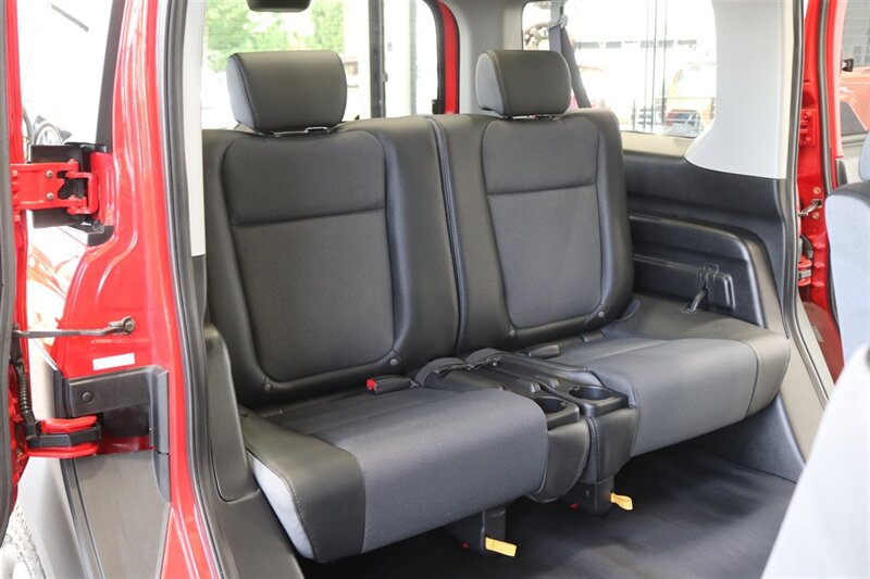 2005 Honda Element EX  1-OWNER* 100% RUST FREE* 4WD* 5-SPEED MANUAL* ALL SERVICE @HONDA DEALER* 0-ACCIDENTS* NON-SMOKER* NO PETS* FRESH SERVICE W/ NEW FLUIDS -BELTS-FLUIDS-AC CHARGE* BOOKS & 2-KEYS - Photo 19 - Portland, OR 97230