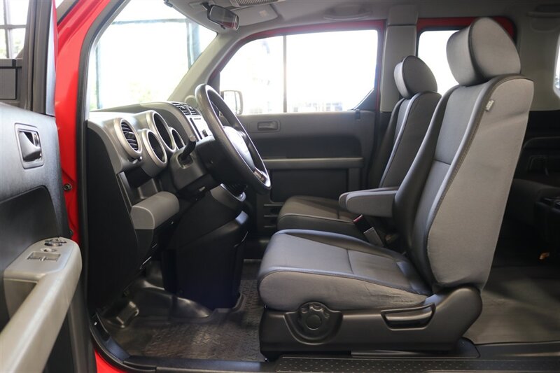 2005 Honda Element EX  1-OWNER* 100% RUST FREE* 4WD* 5-SPEED MANUAL* ALL SERVICE @HONDA DEALER* 0-ACCIDENTS* NON-SMOKER* NO PETS* FRESH SERVICE W/ NEW FLUIDS -BELTS-FLUIDS-AC CHARGE* BOOKS & 2-KEYS - Photo 66 - Portland, OR 97230