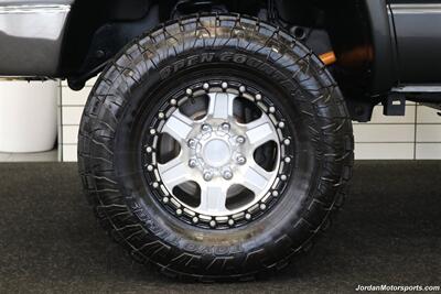 2007 Dodge Ram 2500 SLT 1-OWNER* 6-SPEED MANUAL CUMMINS 6.7L TUNED* 35 "TOYOS W/ 17 " INNOV8 WHEELS* NEW BRAKES-ROTORS-CALIPERS-AC RECHARGE-COOLANT FLUSH-BRAKE FLUID* HEATED LEATHER SEATS* 6-PASSENGER* - Photo 14 - Portland, OR 97230