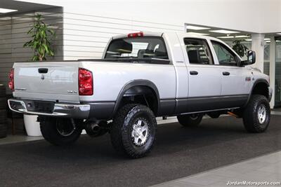 2007 Dodge Ram 2500 SLT 1-OWNER* 6-SPEED MANUAL CUMMINS 6.7L TUNED* 35 "TOYOS W/ 17 " INNOV8 WHEELS* NEW BRAKES-ROTORS-CALIPERS-AC RECHARGE-COOLANT FLUSH-BRAKE FLUID* HEATED LEATHER SEATS* 6-PASSENGER* - Photo 7 - Portland, OR 97230