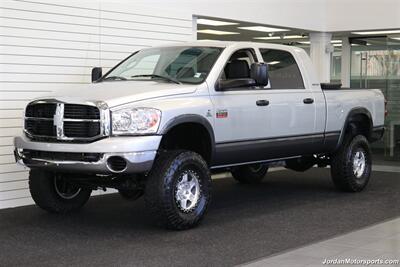 2007 Dodge Ram 2500 SLT 1-OWNER* 6-SPEED MANUAL CUMMINS 6.7L TUNED* 35 "TOYOS W/ 17 " INNOV8 WHEELS* NEW BRAKES-ROTORS-CALIPERS-AC RECHARGE-COOLANT FLUSH-BRAKE FLUID* HEATED LEATHER SEATS* 6-PASSENGER* - Photo 3 - Portland, OR 97230