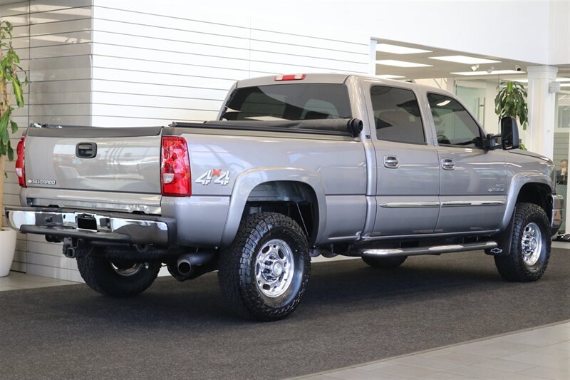 2006 Chevrolet Silverado 2500 LT3  NEVER HAD 5TH WHEEL OR GOOSENECK* LIKE NEW BED - BODY - PAINT - INTERIOR WITH NO ISSUES* NEW 2.5 " LEVELING KIT W/ NEW BILSTEIN 5100 SHOCKS* NEW 33 " FALKEN A/T 4W 10-PLY TIRES* FRESH SERVICE - Photo 7 - Portland, OR 97230