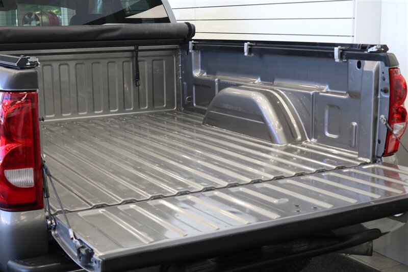 2006 Chevrolet Silverado 2500 LT3  NEVER HAD 5TH WHEEL OR GOOSENECK* LIKE NEW BED - BODY - PAINT - INTERIOR WITH NO ISSUES* NEW 2.5 " LEVELING KIT W/ NEW BILSTEIN 5100 SHOCKS* NEW 33 " FALKEN A/T 4W 10-PLY TIRES* FRESH SERVICE - Photo 38 - Portland, OR 97230