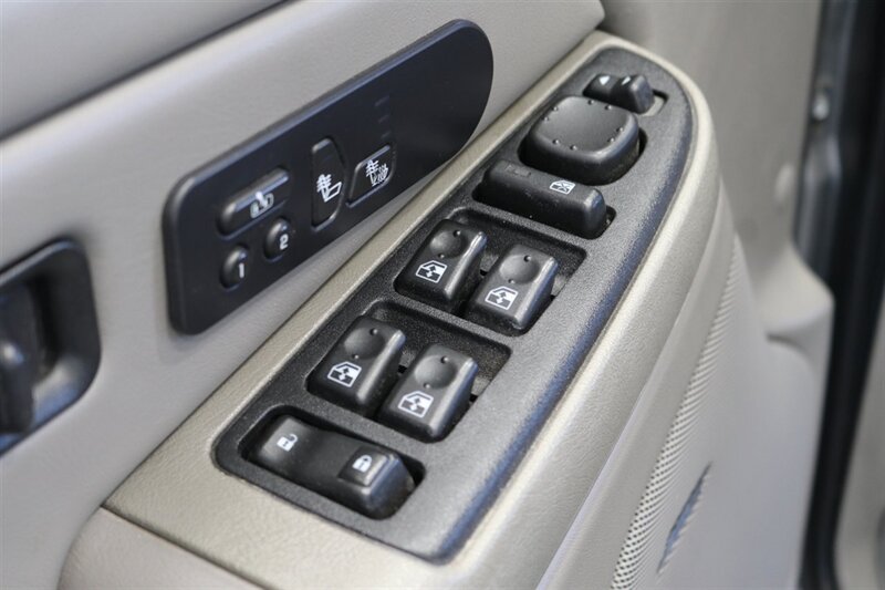 2006 Chevrolet Silverado 2500 LT3  NEVER HAD 5TH WHEEL OR GOOSENECK* LIKE NEW BED - BODY - PAINT - INTERIOR WITH NO ISSUES* NEW 2.5 " LEVELING KIT W/ NEW BILSTEIN 5100 SHOCKS* NEW 33 " FALKEN A/T 4W 10-PLY TIRES* FRESH SERVICE - Photo 68 - Portland, OR 97230