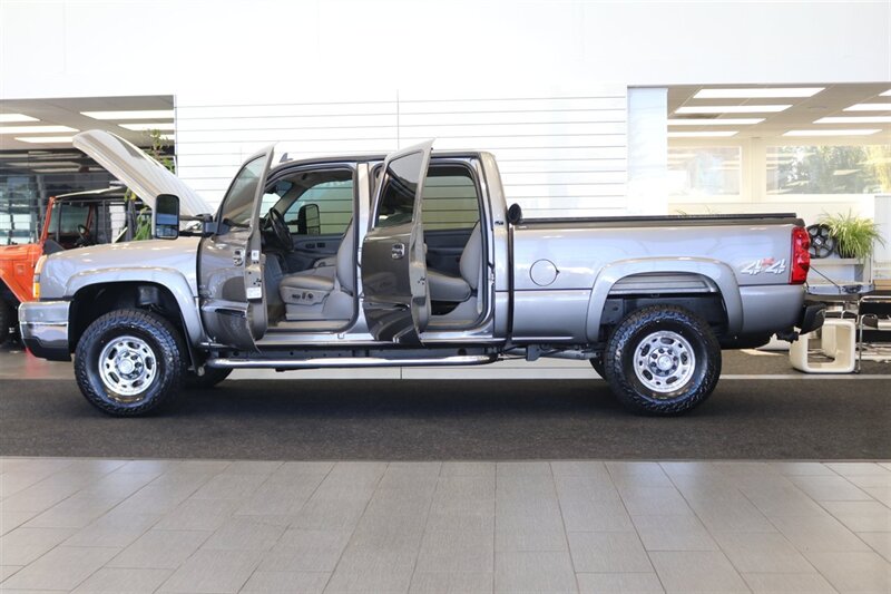 2006 Chevrolet Silverado 2500 LT3  NEVER HAD 5TH WHEEL OR GOOSENECK* LIKE NEW BED - BODY - PAINT - INTERIOR WITH NO ISSUES* NEW 2.5 " LEVELING KIT W/ NEW BILSTEIN 5100 SHOCKS* NEW 33 " FALKEN A/T 4W 10-PLY TIRES* FRESH SERVICE - Photo 10 - Portland, OR 97230