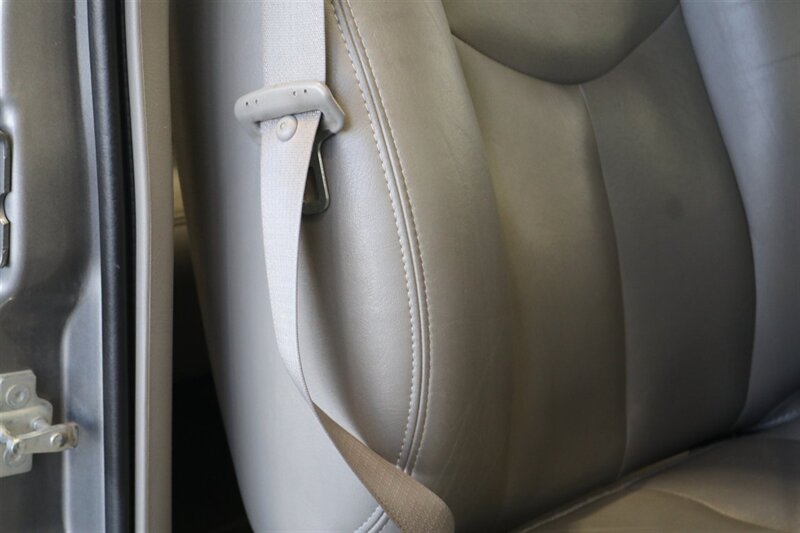 2006 Chevrolet Silverado 2500 LT3  NEVER HAD 5TH WHEEL OR GOOSENECK* LIKE NEW BED - BODY - PAINT - INTERIOR WITH NO ISSUES* NEW 2.5 " LEVELING KIT W/ NEW BILSTEIN 5100 SHOCKS* NEW 33 " FALKEN A/T 4W 10-PLY TIRES* FRESH SERVICE - Photo 73 - Portland, OR 97230