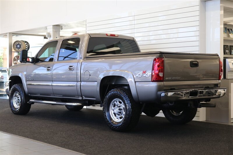 2006 Chevrolet Silverado 2500 LT3  NEVER HAD 5TH WHEEL OR GOOSENECK* LIKE NEW BED - BODY - PAINT - INTERIOR WITH NO ISSUES* NEW 2.5 " LEVELING KIT W/ NEW BILSTEIN 5100 SHOCKS* NEW 33 " FALKEN A/T 4W 10-PLY TIRES* FRESH SERVICE - Photo 6 - Portland, OR 97230