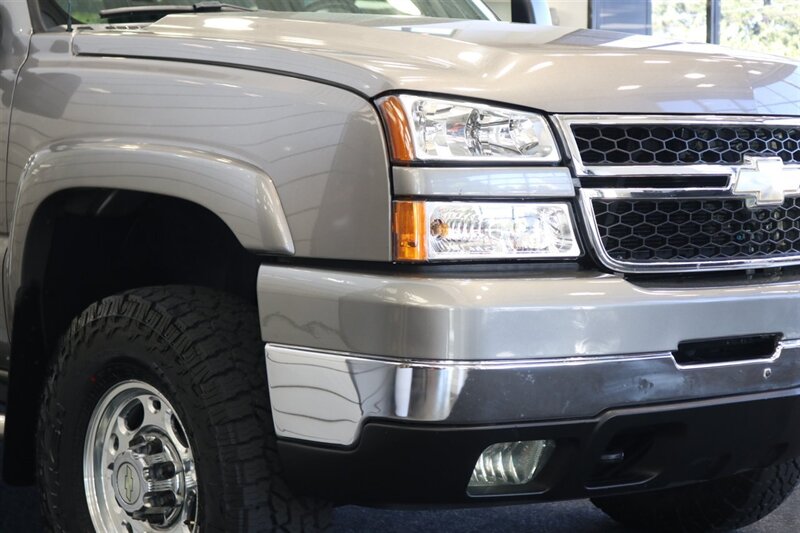 2006 Chevrolet Silverado 2500 LT3  NEVER HAD 5TH WHEEL OR GOOSENECK* LIKE NEW BED - BODY - PAINT - INTERIOR WITH NO ISSUES* NEW 2.5 " LEVELING KIT W/ NEW BILSTEIN 5100 SHOCKS* NEW 33 " FALKEN A/T 4W 10-PLY TIRES* FRESH SERVICE - Photo 13 - Portland, OR 97230