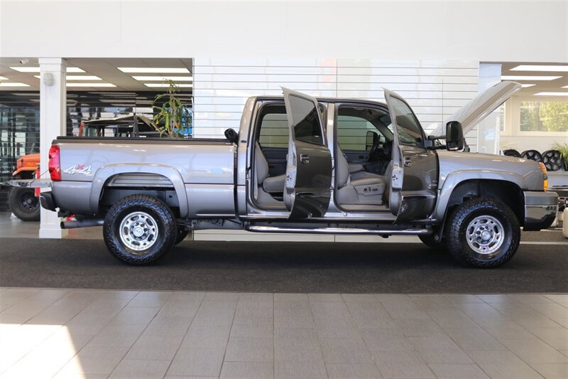 2006 Chevrolet Silverado 2500 LT3  NEVER HAD 5TH WHEEL OR GOOSENECK* LIKE NEW BED - BODY - PAINT - INTERIOR WITH NO ISSUES* NEW 2.5 " LEVELING KIT W/ NEW BILSTEIN 5100 SHOCKS* NEW 33 " FALKEN A/T 4W 10-PLY TIRES* FRESH SERVICE - Photo 11 - Portland, OR 97230