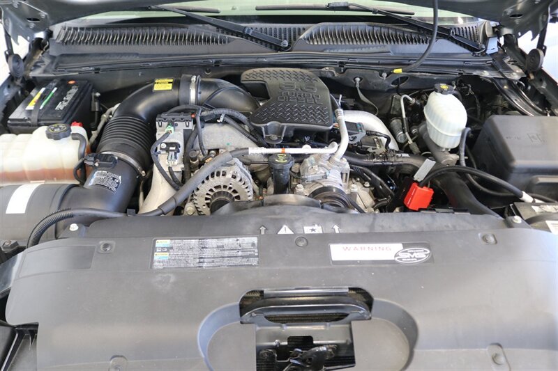 2006 Chevrolet Silverado 2500 LT3  NEVER HAD 5TH WHEEL OR GOOSENECK* LIKE NEW BED - BODY - PAINT - INTERIOR WITH NO ISSUES* NEW 2.5 " LEVELING KIT W/ NEW BILSTEIN 5100 SHOCKS* NEW 33 " FALKEN A/T 4W 10-PLY TIRES* FRESH SERVICE - Photo 14 - Portland, OR 97230