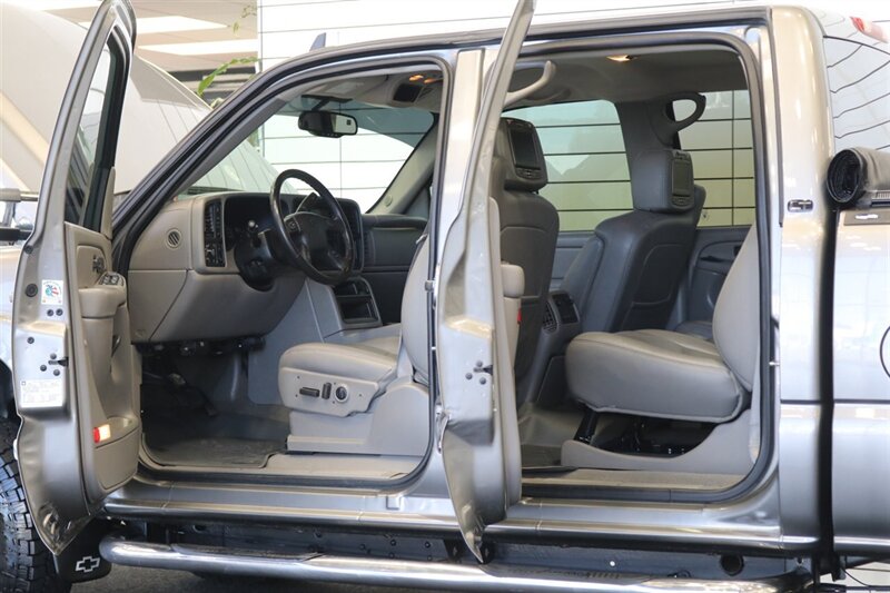 2006 Chevrolet Silverado 2500 LT3  NEVER HAD 5TH WHEEL OR GOOSENECK* LIKE NEW BED - BODY - PAINT - INTERIOR WITH NO ISSUES* NEW 2.5 " LEVELING KIT W/ NEW BILSTEIN 5100 SHOCKS* NEW 33 " FALKEN A/T 4W 10-PLY TIRES* FRESH SERVICE - Photo 58 - Portland, OR 97230