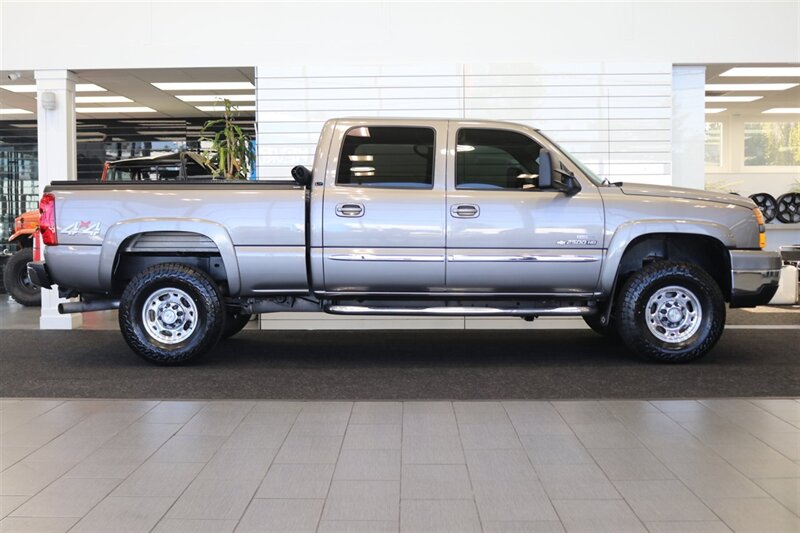 2006 Chevrolet Silverado 2500 LT3  NEVER HAD 5TH WHEEL OR GOOSENECK* LIKE NEW BED - BODY - PAINT - INTERIOR WITH NO ISSUES* NEW 2.5 " LEVELING KIT W/ NEW BILSTEIN 5100 SHOCKS* NEW 33 " FALKEN A/T 4W 10-PLY TIRES* FRESH SERVICE - Photo 5 - Portland, OR 97230