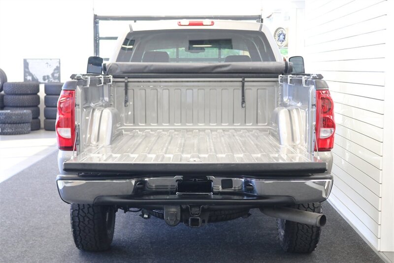 2006 Chevrolet Silverado 2500 LT3  NEVER HAD 5TH WHEEL OR GOOSENECK* LIKE NEW BED - BODY - PAINT - INTERIOR WITH NO ISSUES* NEW 2.5 " LEVELING KIT W/ NEW BILSTEIN 5100 SHOCKS* NEW 33 " FALKEN A/T 4W 10-PLY TIRES* FRESH SERVICE - Photo 15 - Portland, OR 97230