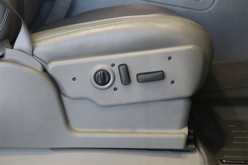 2006 Chevrolet Silverado 2500 LT3  NEVER HAD 5TH WHEEL OR GOOSENECK* LIKE NEW BED - BODY - PAINT - INTERIOR WITH NO ISSUES* NEW 2.5 " LEVELING KIT W/ NEW BILSTEIN 5100 SHOCKS* NEW 33 " FALKEN A/T 4W 10-PLY TIRES* FRESH SERVICE - Photo 71 - Portland, OR 97230