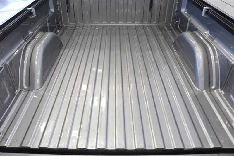 2006 Chevrolet Silverado 2500 LT3  NEVER HAD 5TH WHEEL OR GOOSENECK* LIKE NEW BED - BODY - PAINT - INTERIOR WITH NO ISSUES* NEW 2.5 " LEVELING KIT W/ NEW BILSTEIN 5100 SHOCKS* NEW 33 " FALKEN A/T 4W 10-PLY TIRES* FRESH SERVICE - Photo 40 - Portland, OR 97230