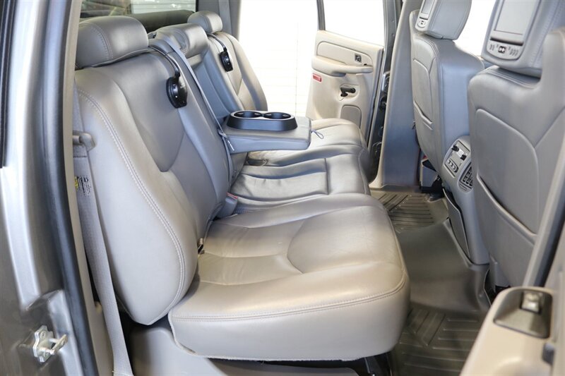 2006 Chevrolet Silverado 2500 LT3  NEVER HAD 5TH WHEEL OR GOOSENECK* LIKE NEW BED - BODY - PAINT - INTERIOR WITH NO ISSUES* NEW 2.5 " LEVELING KIT W/ NEW BILSTEIN 5100 SHOCKS* NEW 33 " FALKEN A/T 4W 10-PLY TIRES* FRESH SERVICE - Photo 18 - Portland, OR 97230