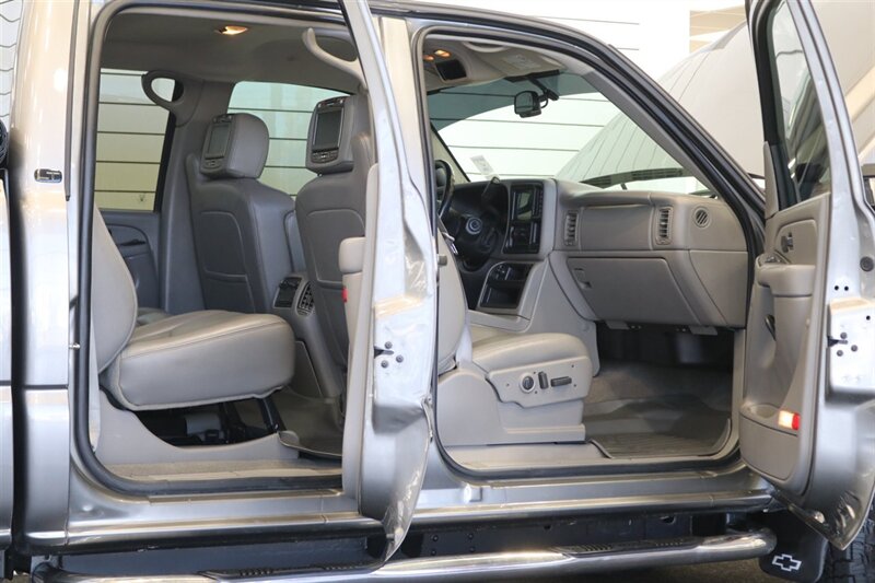 2006 Chevrolet Silverado 2500 LT3  NEVER HAD 5TH WHEEL OR GOOSENECK* LIKE NEW BED - BODY - PAINT - INTERIOR WITH NO ISSUES* NEW 2.5 " LEVELING KIT W/ NEW BILSTEIN 5100 SHOCKS* NEW 33 " FALKEN A/T 4W 10-PLY TIRES* FRESH SERVICE - Photo 59 - Portland, OR 97230