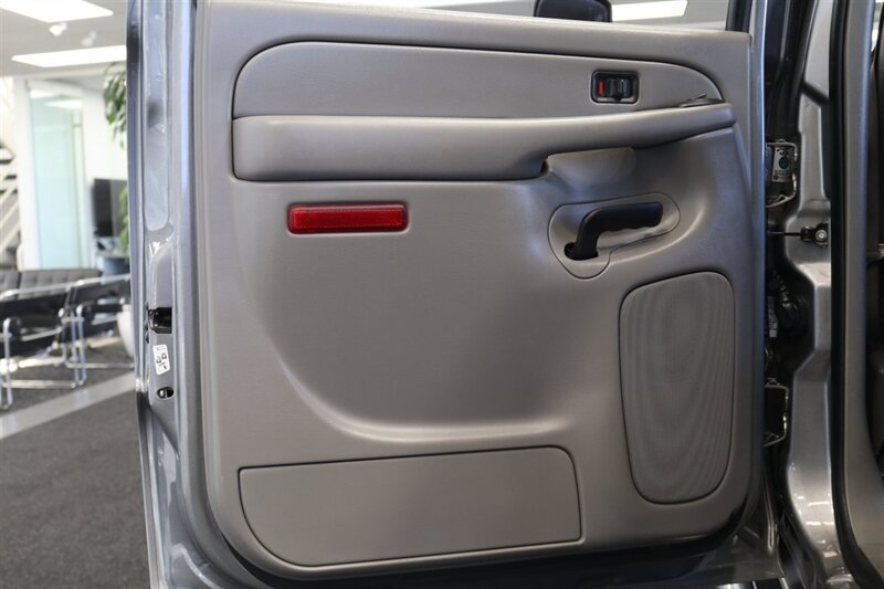 2006 Chevrolet Silverado 2500 LT3  NEVER HAD 5TH WHEEL OR GOOSENECK* LIKE NEW BED - BODY - PAINT - INTERIOR WITH NO ISSUES* NEW 2.5 " LEVELING KIT W/ NEW BILSTEIN 5100 SHOCKS* NEW 33 " FALKEN A/T 4W 10-PLY TIRES* FRESH SERVICE - Photo 66 - Portland, OR 97230