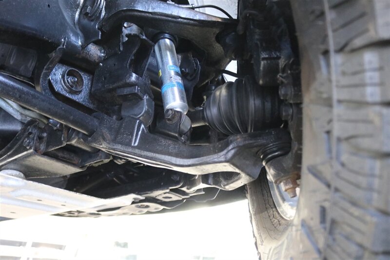 2006 Chevrolet Silverado 2500 LT3  NEVER HAD 5TH WHEEL OR GOOSENECK* LIKE NEW BED - BODY - PAINT - INTERIOR WITH NO ISSUES* NEW 2.5 " LEVELING KIT W/ NEW BILSTEIN 5100 SHOCKS* NEW 33 " FALKEN A/T 4W 10-PLY TIRES* FRESH SERVICE - Photo 28 - Portland, OR 97230