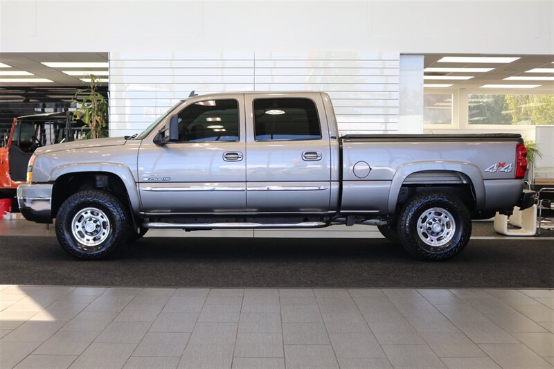 2006 Chevrolet Silverado 2500 LT3  NEVER HAD 5TH WHEEL OR GOOSENECK* LIKE NEW BED - BODY - PAINT - INTERIOR WITH NO ISSUES* NEW 2.5 " LEVELING KIT W/ NEW BILSTEIN 5100 SHOCKS* NEW 33 " FALKEN A/T 4W 10-PLY TIRES* FRESH SERVICE - Photo 4 - Portland, OR 97230