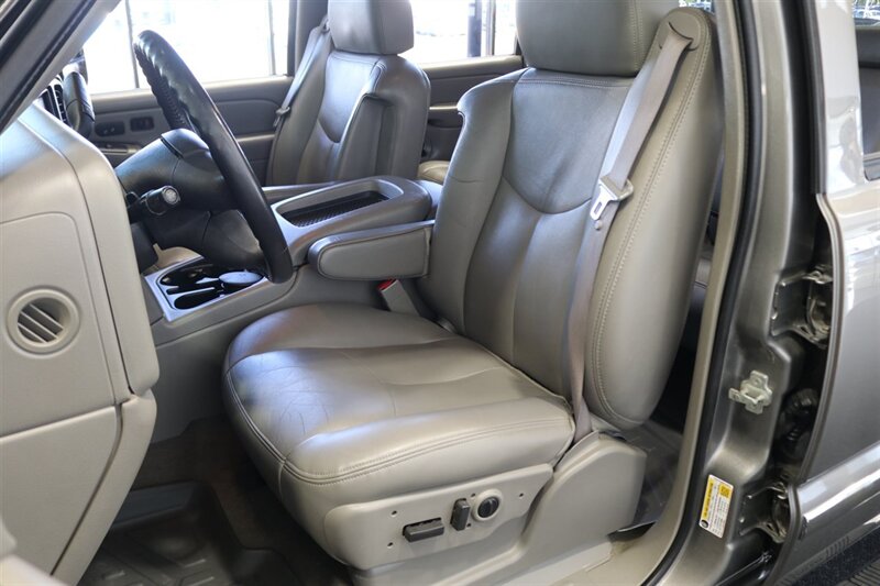 2006 Chevrolet Silverado 2500 LT3  NEVER HAD 5TH WHEEL OR GOOSENECK* LIKE NEW BED - BODY - PAINT - INTERIOR WITH NO ISSUES* NEW 2.5 " LEVELING KIT W/ NEW BILSTEIN 5100 SHOCKS* NEW 33 " FALKEN A/T 4W 10-PLY TIRES* FRESH SERVICE - Photo 16 - Portland, OR 97230