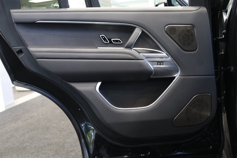 2025 Land Rover Range Rover P530 Autobiography L 1-OWNER* LONG WHEEL BASE* 3RD ROW SEAT* CERAMIC COATED* CERAMIC TINT* 2-KEYS* ALL BOOKS* 0-ACCIDENTS* 100% ALL ORIGINAL LOCAL TRADE - Photo 36 - Portland, OR 97230