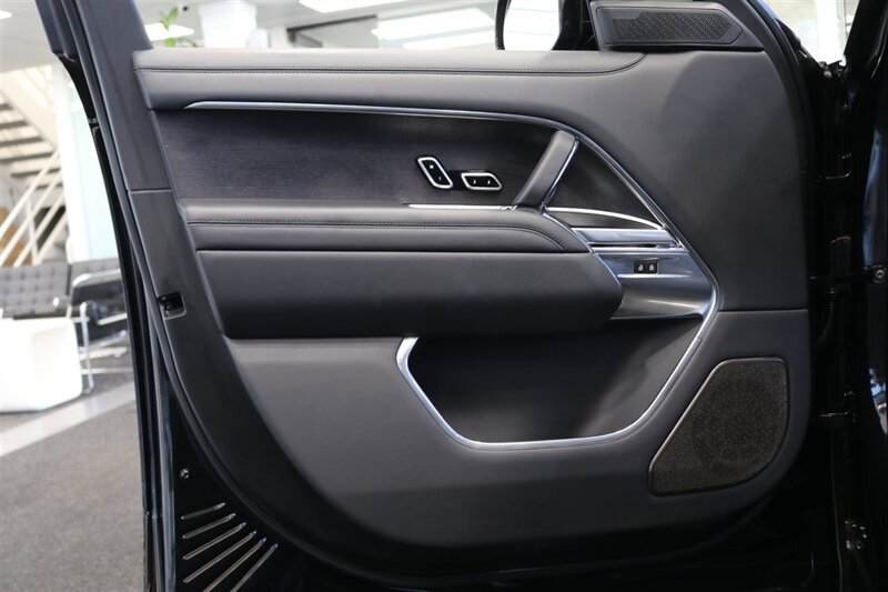 2025 Land Rover Range Rover P530 Autobiography L 1-OWNER* LONG WHEEL BASE* 3RD ROW SEAT* CERAMIC COATED* CERAMIC TINT* 2-KEYS* ALL BOOKS* 0-ACCIDENTS* 100% ALL ORIGINAL LOCAL TRADE - Photo 34 - Portland, OR 97230